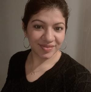 Meet your Posher, Adela